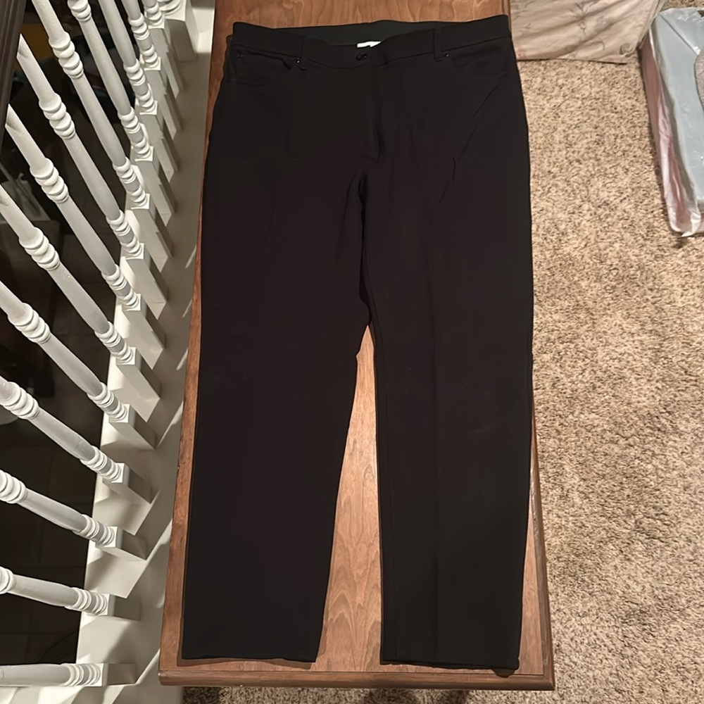 Chico’s “so slimming” pants, 2.5 short